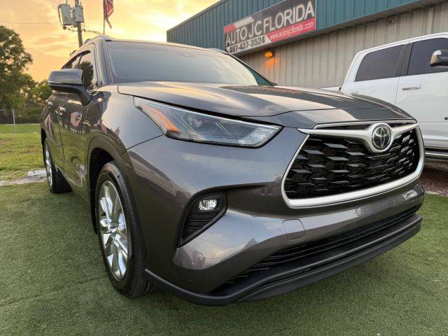 2022 Toyota Highlander XLE FWD photo