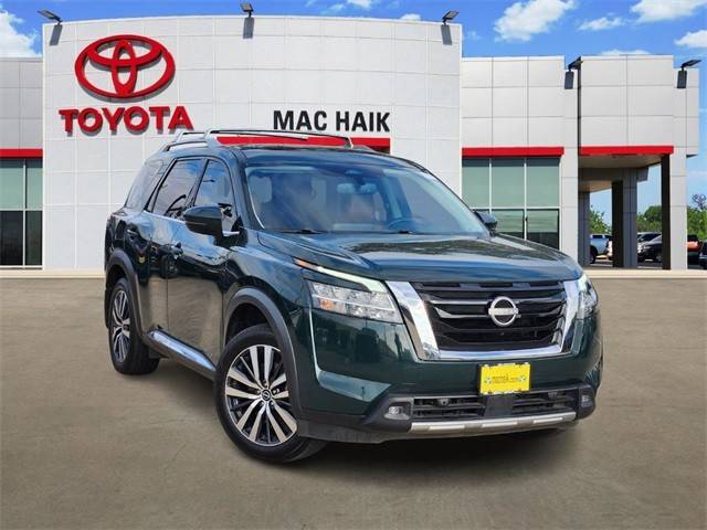 2022 Nissan Pathfinder Platinum FWD photo