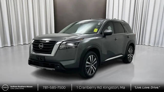 2022 Nissan Pathfinder Platinum 4WD photo