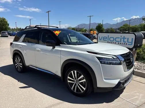 2022 Nissan Pathfinder Platinum 4WD photo