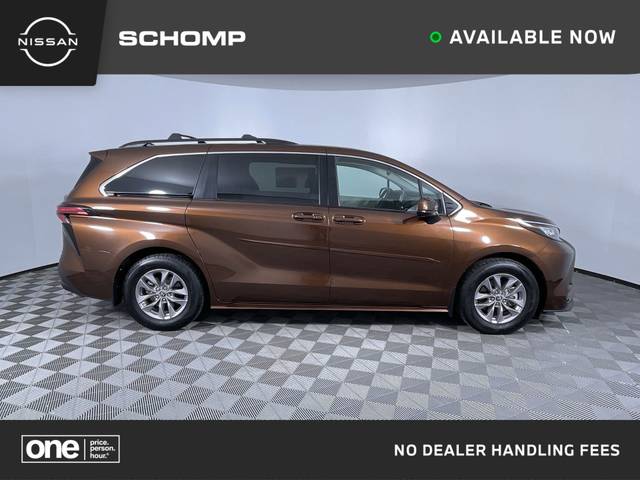 2022 Toyota Sienna LE AWD photo