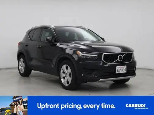 2022 Volvo XC40 Momentum FWD photo