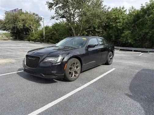 2022 Chrysler 300 Touring RWD photo