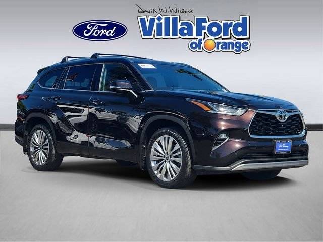 2022 Toyota Highlander Platinum FWD photo
