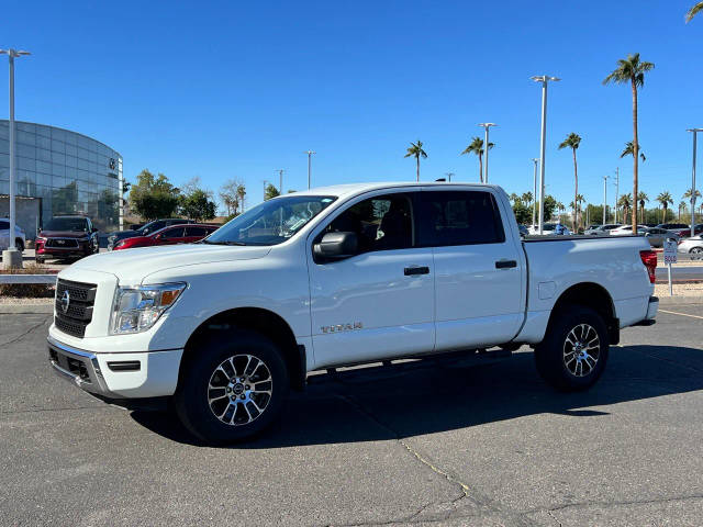 2022 Nissan Titan SV 4WD photo