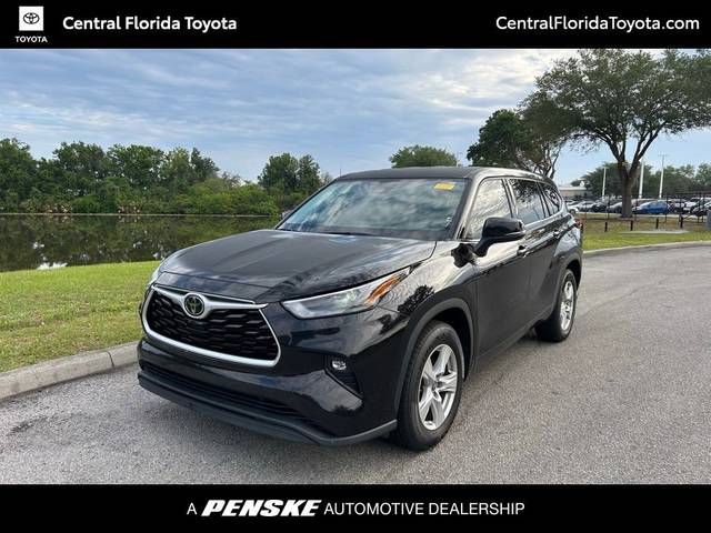 2022 Toyota Highlander LE FWD photo