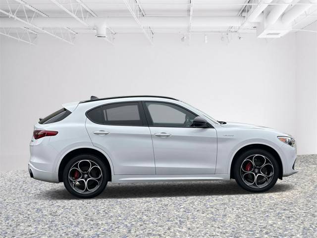 2022 Alfa Romeo Stelvio Veloce AWD photo