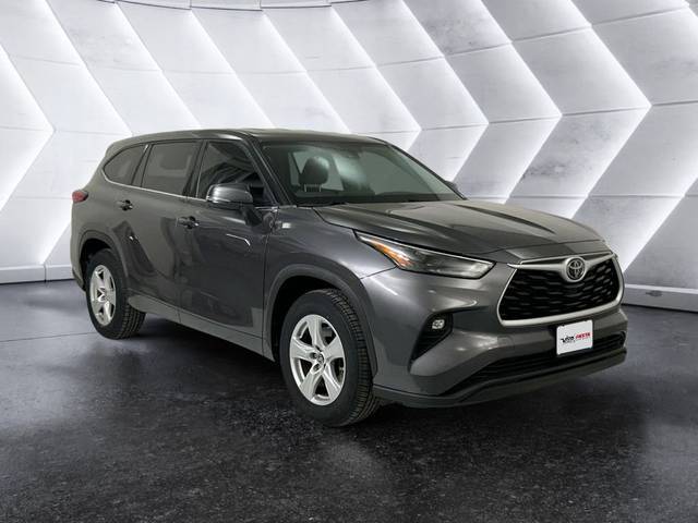 2022 Toyota Highlander LE FWD photo