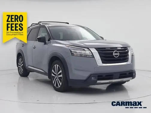 2022 Nissan Pathfinder Platinum FWD photo