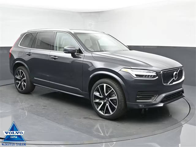 2022 Volvo XC90 Momentum AWD photo