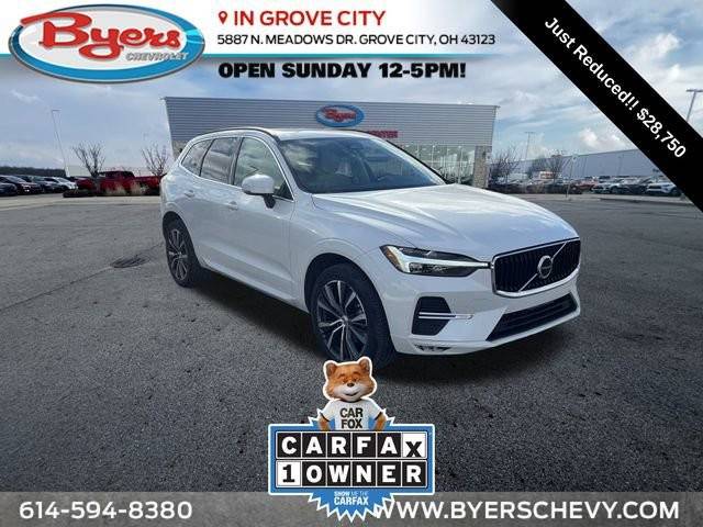 2022 Volvo XC60 Momentum AWD photo