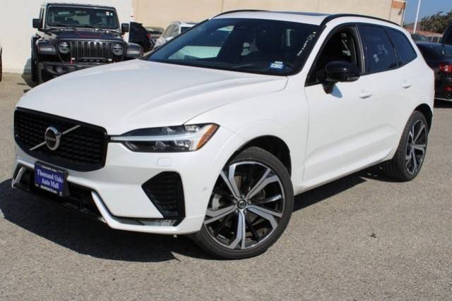 2022 Volvo XC60 R-Design AWD photo