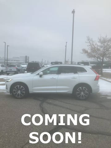 2022 Volvo XC60 Momentum AWD photo