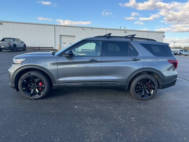 2022 Ford Explorer ST 4WD photo