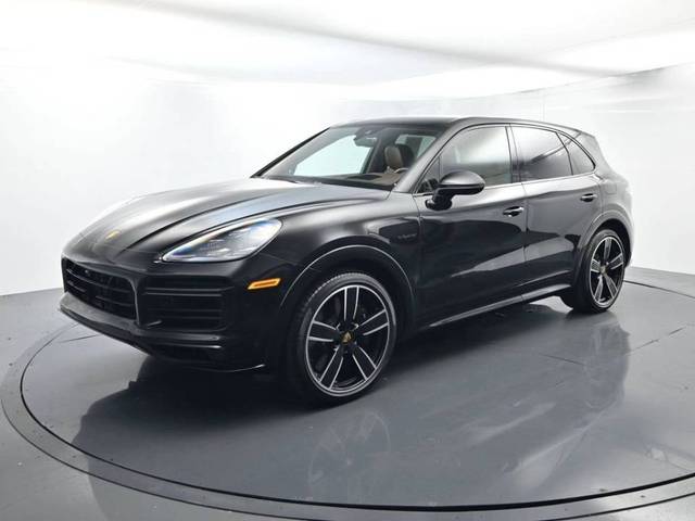 2022 Porsche Cayenne Turbo S E-Hybrid AWD photo