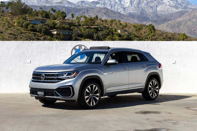 2022 Volkswagen Atlas Cross Sport 3.6L V6 SEL Premium R-Line AWD photo
