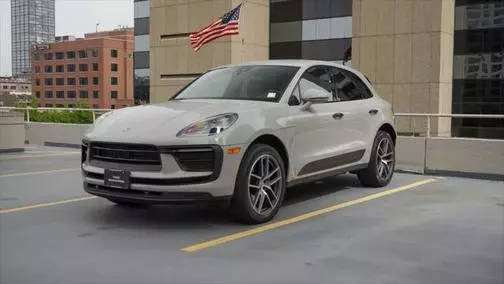 2022 Porsche Macan  AWD photo