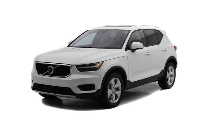 2022 Volvo XC40 Momentum AWD photo