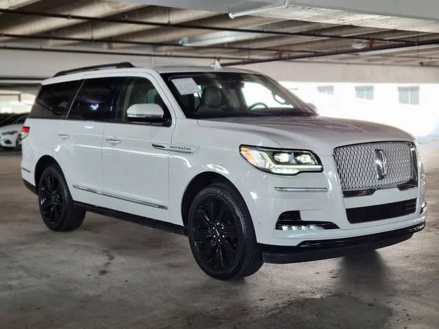 2022 Lincoln Navigator Reserve 4WD photo
