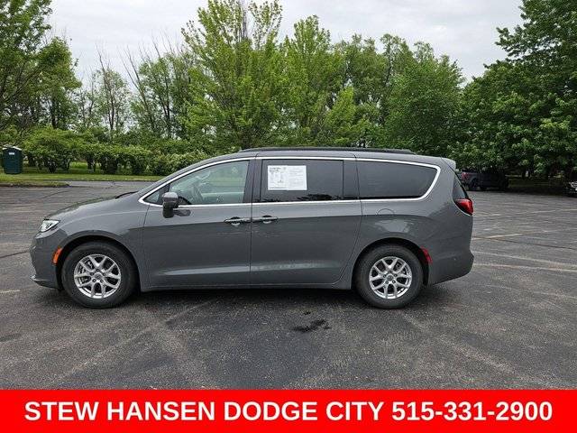 2022 Chrysler Pacifica Minivan Touring L FWD photo