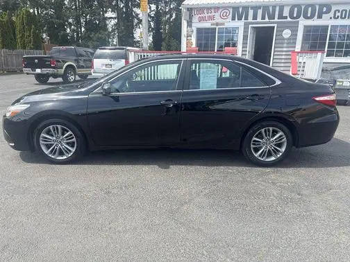 2015 Toyota Camry FWD photo