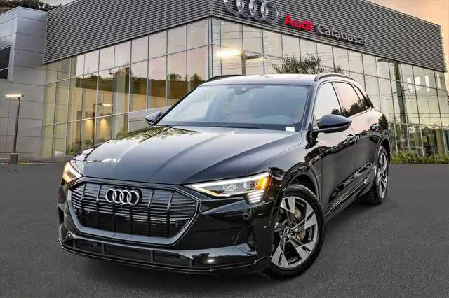 2022 Audi e-tron Premium AWD photo