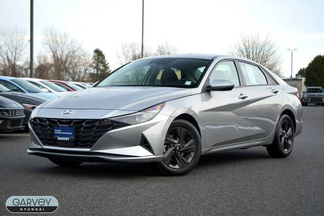 2022 Hyundai Elantra SEL FWD photo