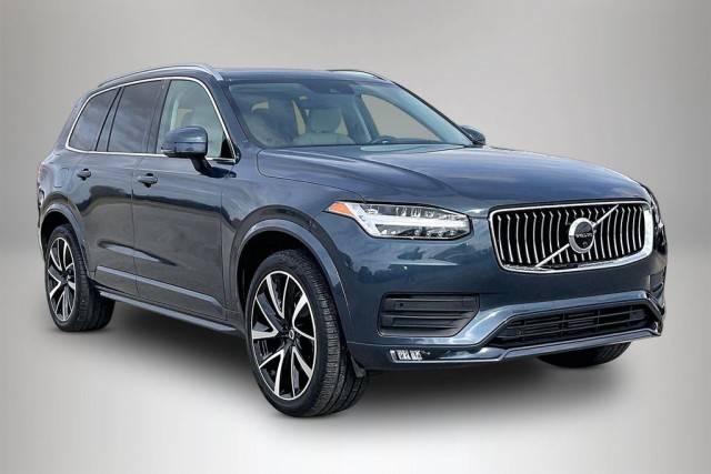 2022 Volvo XC90 Momentum AWD photo