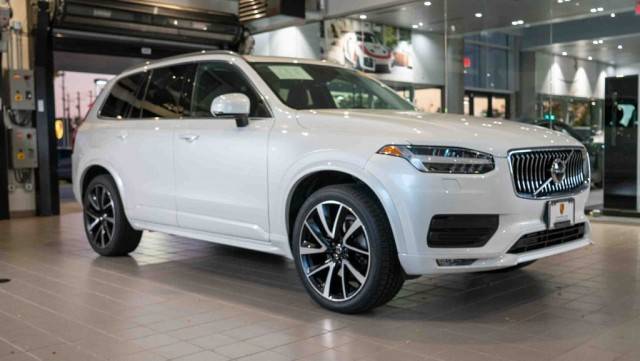 2022 Volvo XC90 Momentum AWD photo