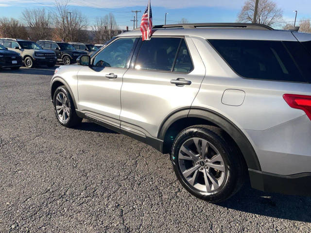 2022 Ford Explorer XLT 4WD photo