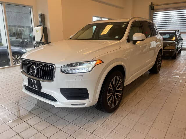 2022 Volvo XC90 Momentum AWD photo