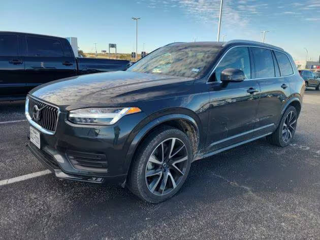 2022 Volvo XC90 Momentum AWD photo