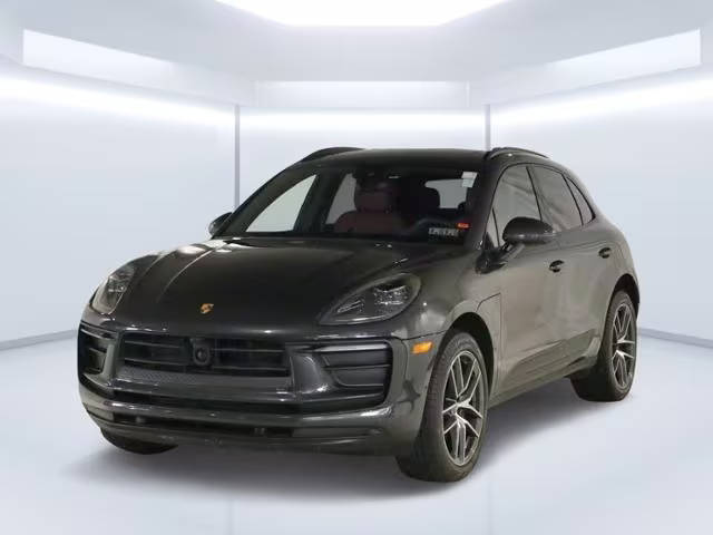 2022 Porsche Macan  AWD photo