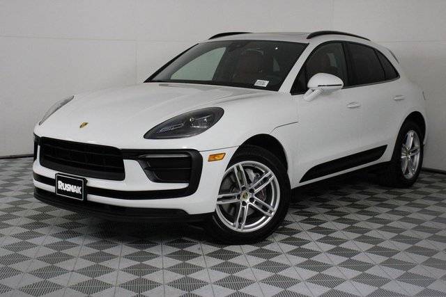 2022 Porsche Macan  AWD photo