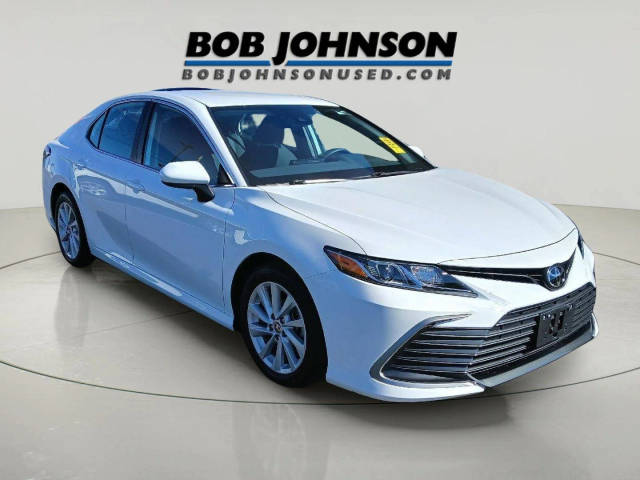 2022 Toyota Camry LE AWD photo