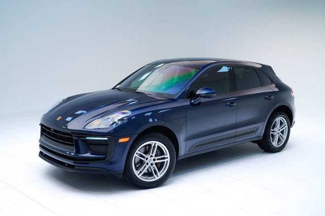 2022 Porsche Macan  AWD photo