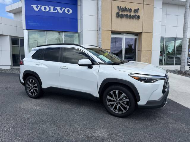 2022 Toyota Corolla Cross XLE FWD photo