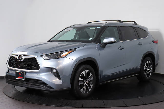 2022 Toyota Highlander XLE AWD photo