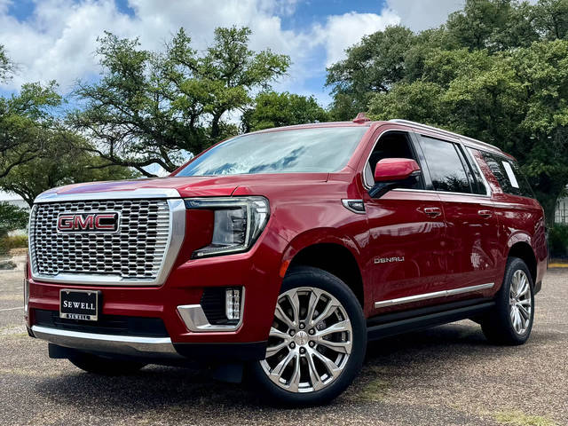 2022 GMC Yukon XL Denali 4WD photo