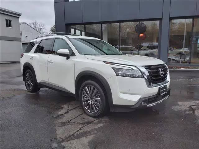 2022 Nissan Pathfinder SL 4WD photo