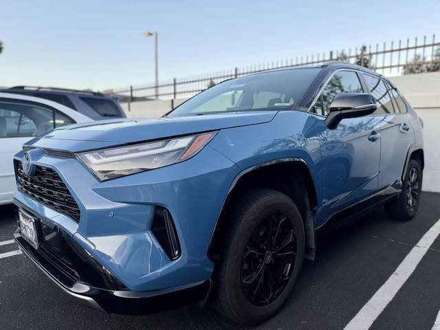 2022 Toyota RAV4 Hybrid XSE AWD photo