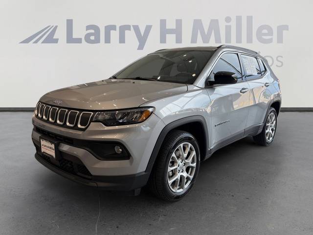 2022 Jeep Compass Latitude Lux 4WD photo