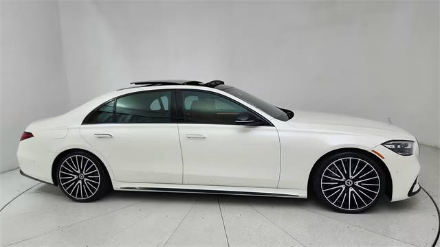 2022 Mercedes-Benz S-Class S 580 AWD photo