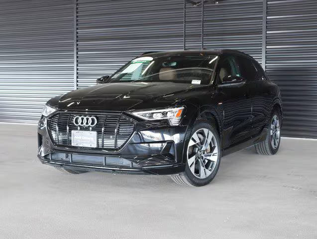 2022 Audi e-tron Premium AWD photo