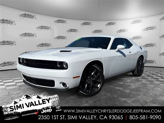 2022 Dodge Challenger SXT RWD photo