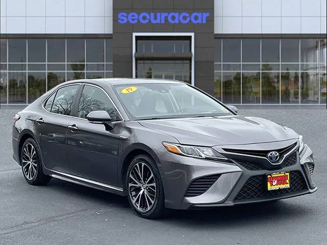 2019 Toyota Camry Hybrid SE FWD photo