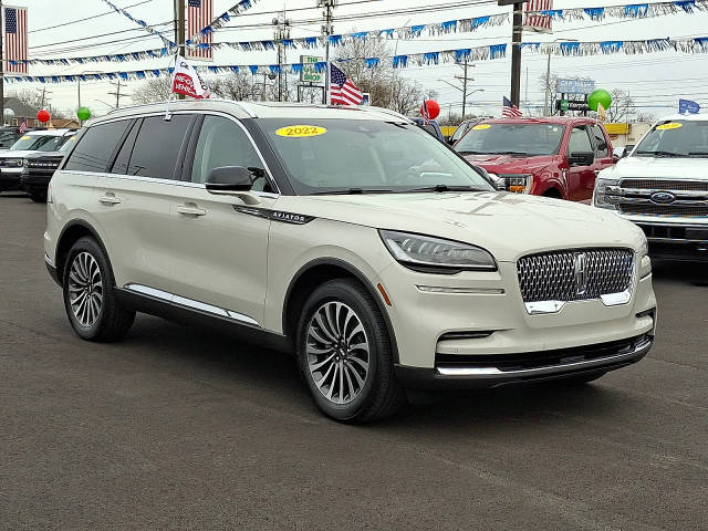 2022 Lincoln Aviator Standard AWD photo