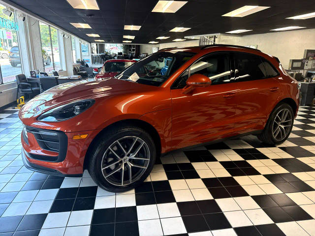 2022 Porsche Macan AWD photo
