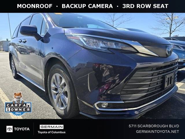 2022 Toyota Sienna XLE FWD photo