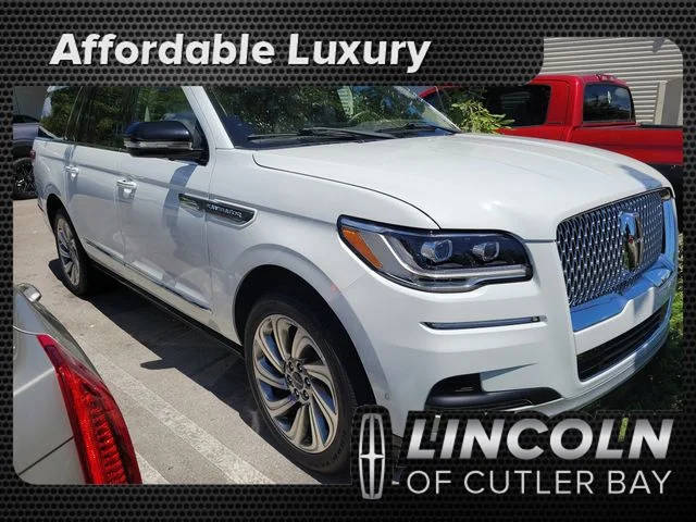 2022 Lincoln Navigator L Reserve RWD photo